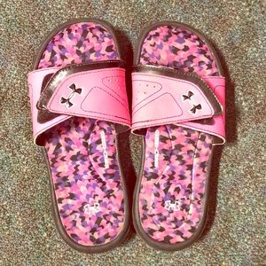 Great pair of under armour sandals